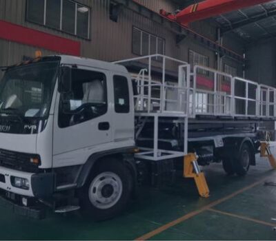 Maintenance truck lift